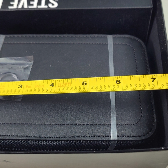 Steve Madden 2pc Gift Set - Phone Crossbody w/ Matching Beanie Hat Gift Box Set - Picture 14 of 16